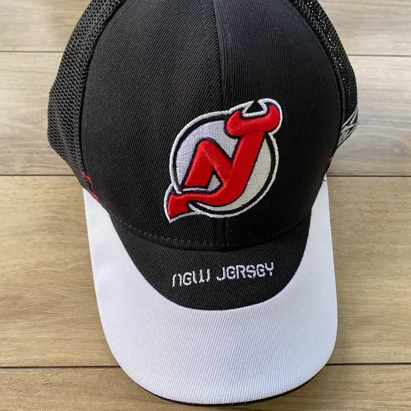 New Jersey Devils Mitchell and Ness Jacket (Large) and Reebok Hat (One Size) - Picture 8 of 12